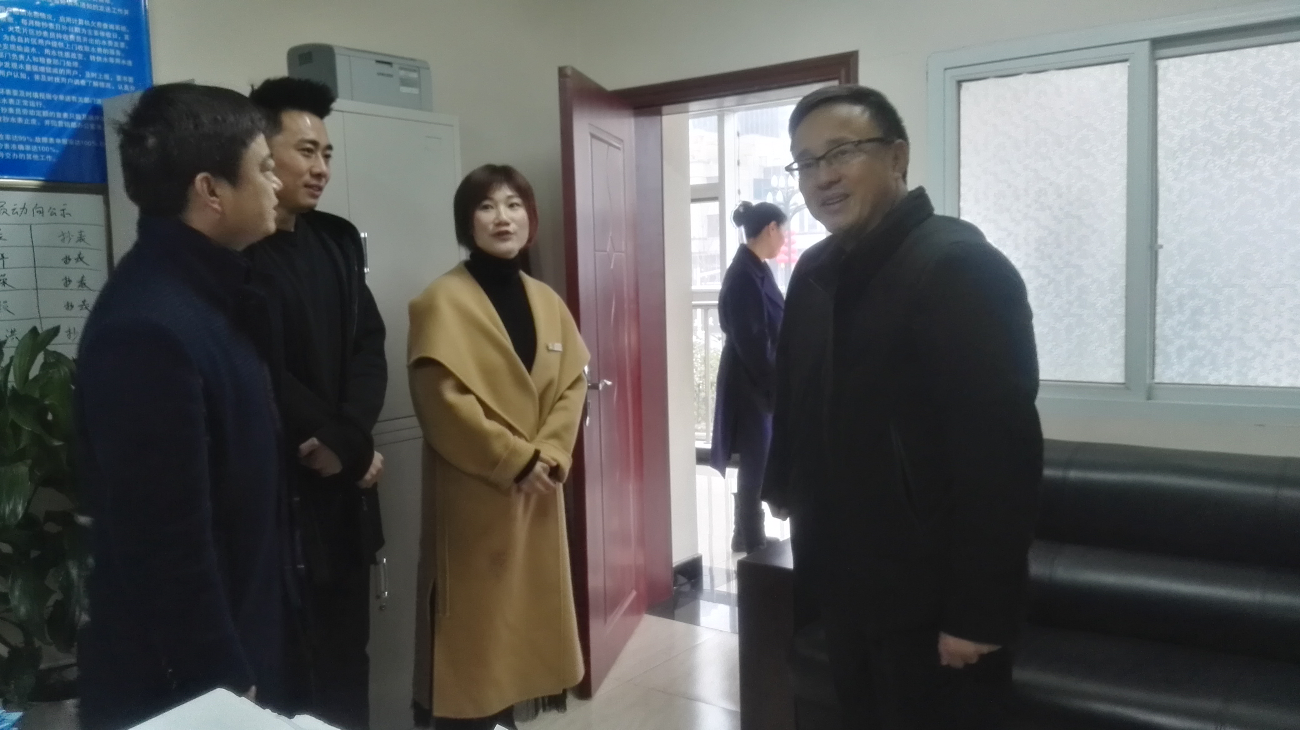 集團(tuán)公司開(kāi)展看望一線員工和慰問(wèn)老黨員活動(dòng)
